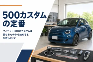 ステッカーを貼った小さな3ドアハッチバックとカスタムパーツが並ぶガレージ